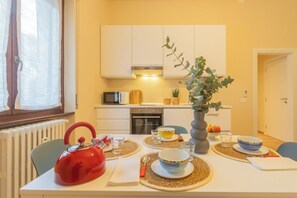 Lejlighed (TIVANO) | Privat køkken | Mikrobølgeovn, ovn, espressomaskine, elkedel