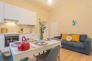 Apartment (TIVANO) | Living area | 22-inch TV with digital channels