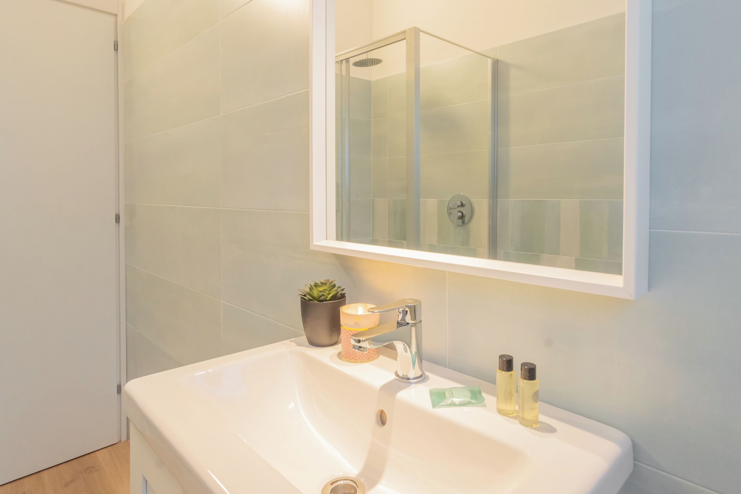 Ducha, bidet, toallas