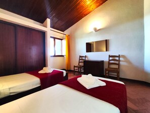 5 bedrooms, bed sheets - Albufeira Açoteias Villa by Homing (Albufeira)