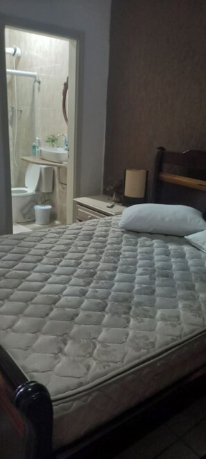 2 bedrooms, iron/ironing board, WiFi, bed sheets - Comfort at Pereque Beach (Balneario Praia do Perequê Guarujá)