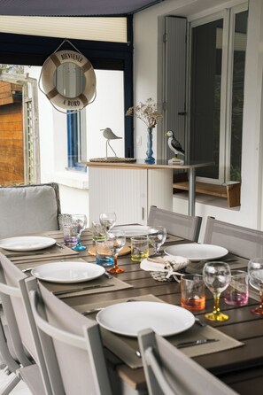 Dining - 50 m from the beach, pretty Breton house in the heart of the Pink Granite Coast (Trégastel)