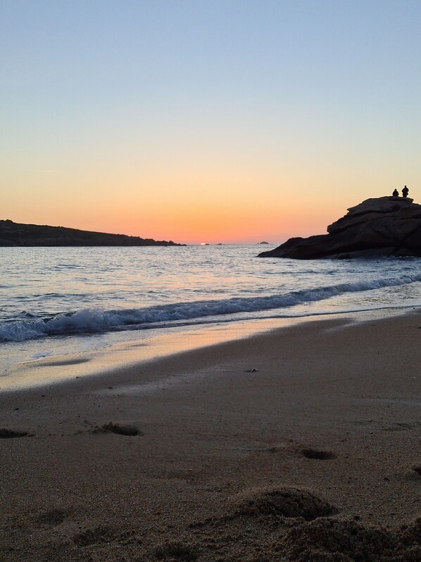 Beach - 50 m from the beach, pretty Breton house in the heart of the Pink Granite Coast (Trégastel)