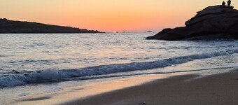 50 m from the beach, pretty Breton house in the heart of the Pink Granite Coast