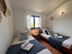 3 bedrooms, bed sheets