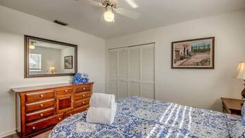 2 chambres, fer et planche à repasser, Wi-Fi gratuit, draps fournis