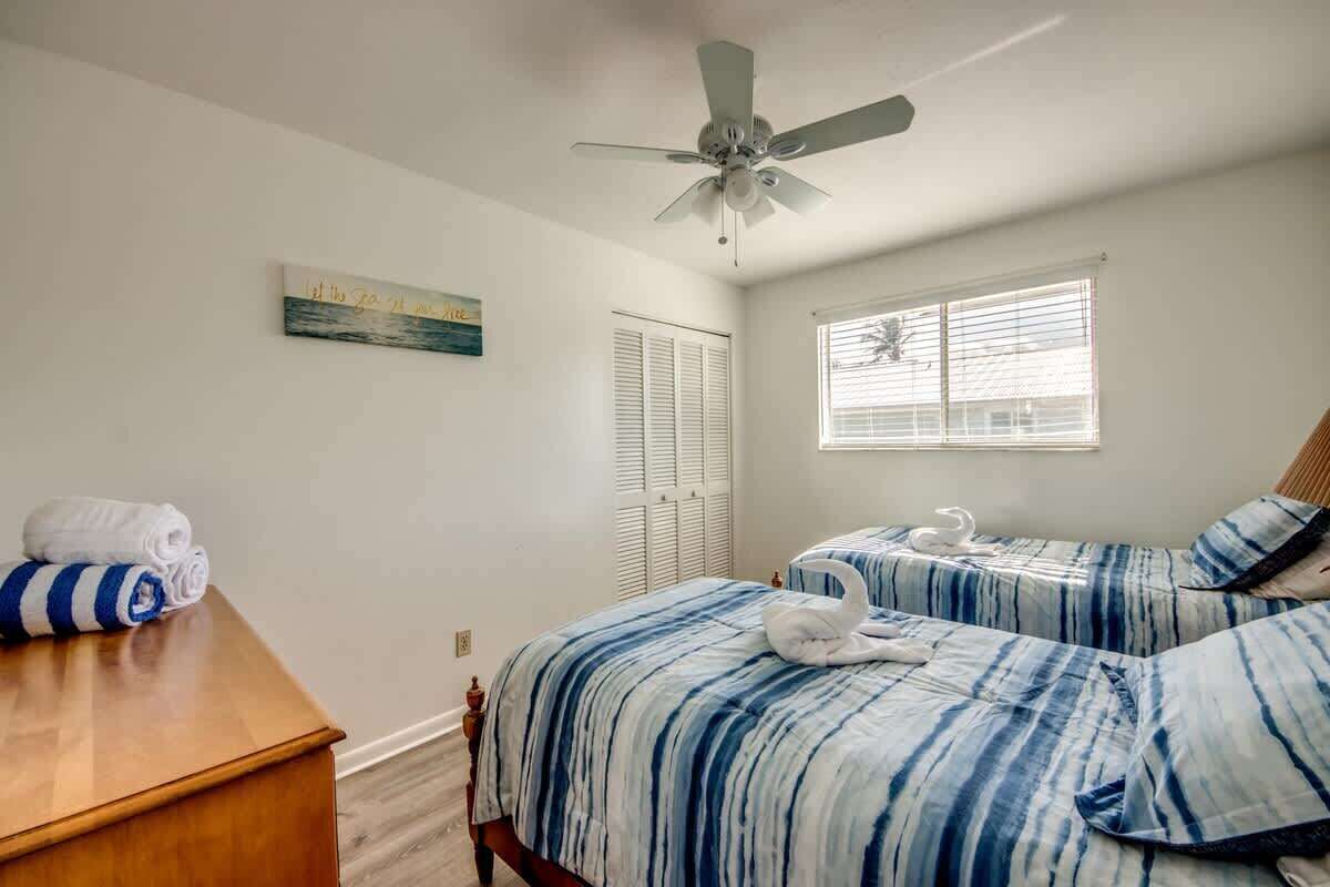 2 bedrooms, iron/ironing board, free WiFi, bed sheets