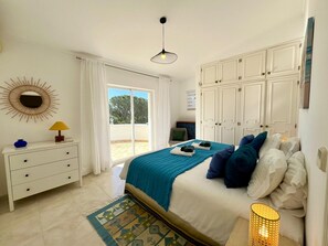 4 bedrooms, bed sheets - Vilamoura Brightness Villa by Homing (Loulé)