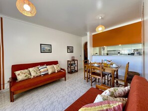 Living room - Albufeira Concept 2 With Pool by Homing (Albufeira)