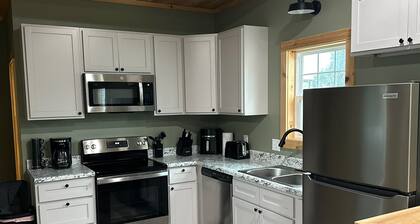 Cozy cabin close to Dale Hollow Lake State Resort Park! Cabin#2