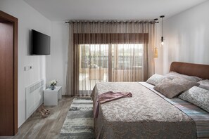 Interior - Malibu Eclipse (Vir)