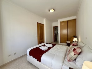 1 dormitorio y ropa de cama