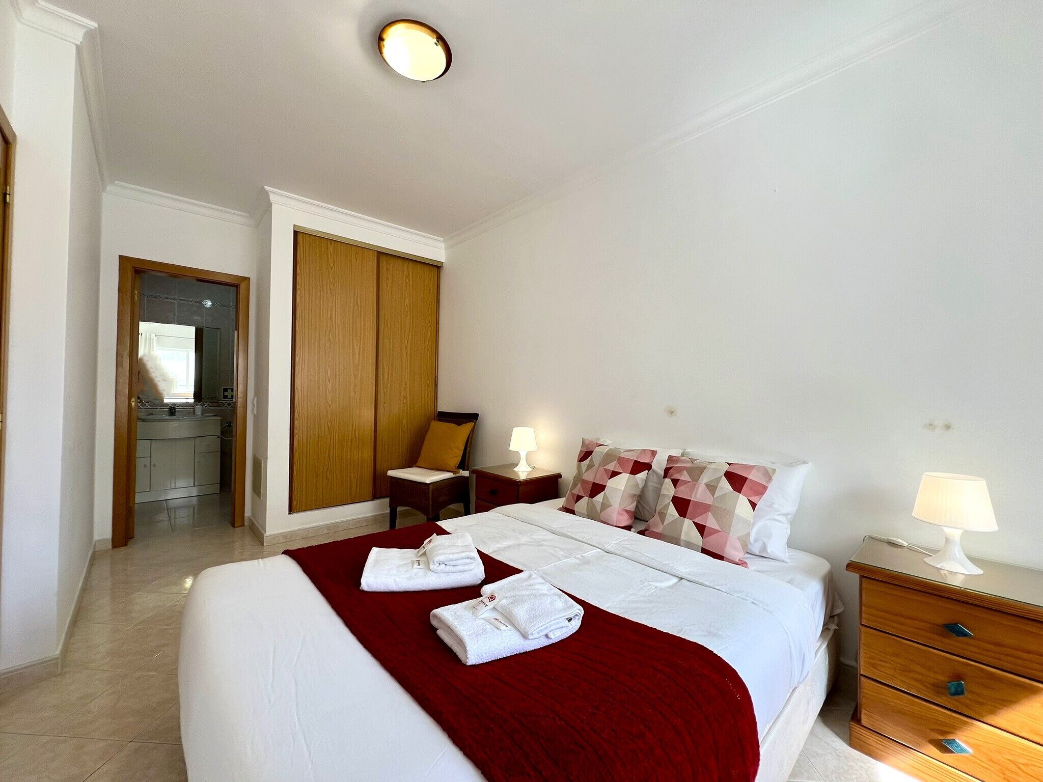 1 habitación y ropa de cama 