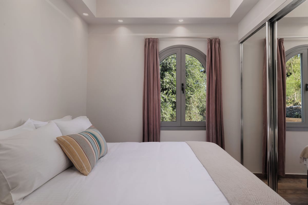 Soundproofing, iron/ironing board, free WiFi, bed sheets