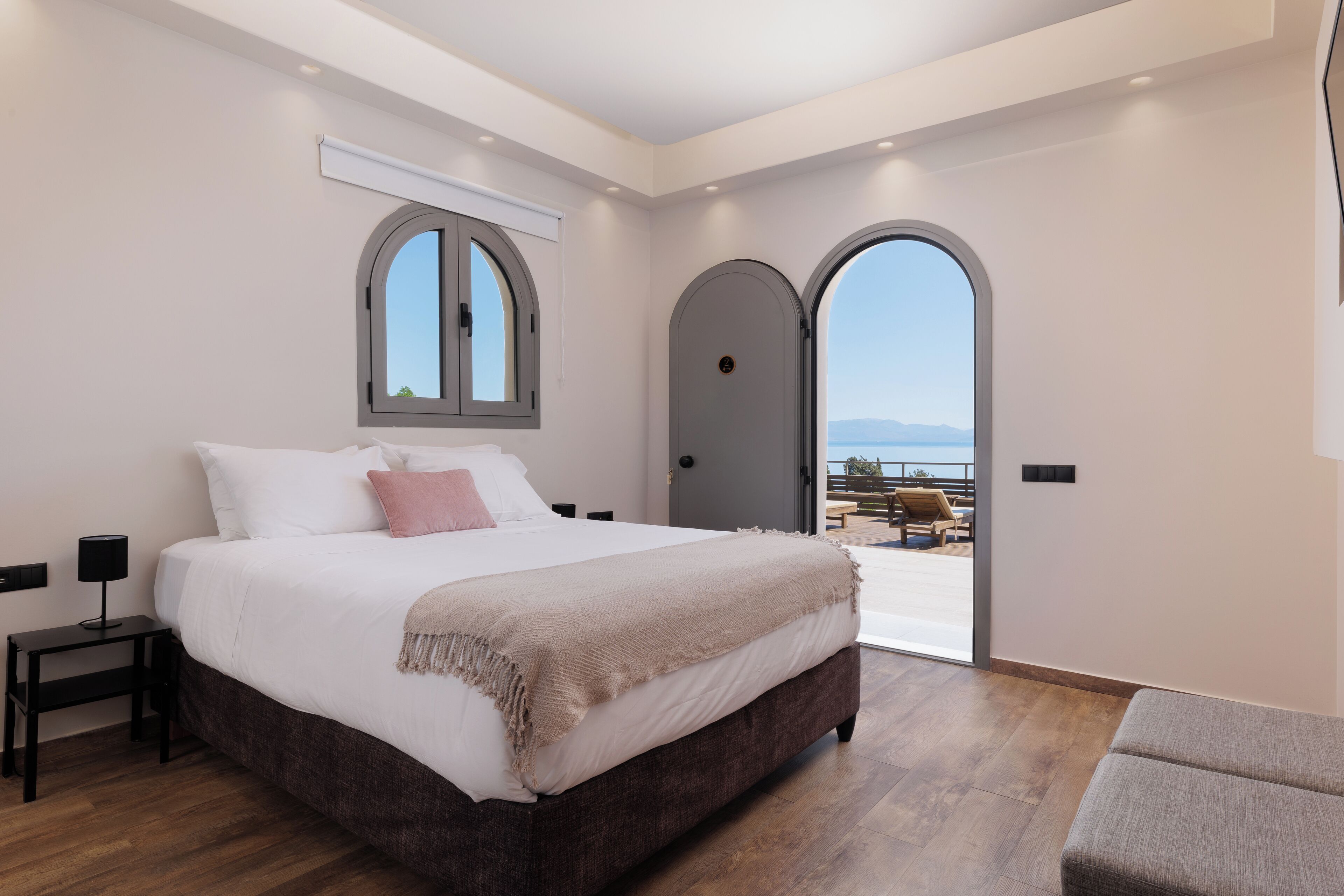 Comfort-Studio, Terrasse, Meerblick | Schallisolierte Zimmer, Bügeleisen/Bügelbrett, kostenloses WLAN