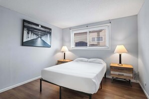 2 bedrooms, iron/ironing board, WiFi, bed sheets