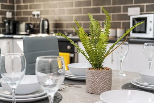 Leeds Contractor Home | Parking | Yorksha Property