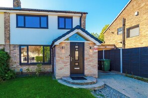 Exterior - The Calverley Retreat | Leeds | Yorksha Property (Stanningley)