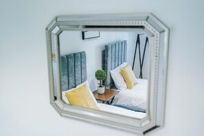 5 bedrooms, iron/ironing board, Internet, bed sheets - The Calverley Retreat | Leeds | Yorksha Property (Stanningley)