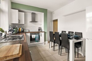 Kühlschrank, Mikrowelle, Ofen, Toaster