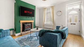TV, fireplace