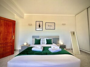 2 bedrooms, bed sheets - Albufeira Marina SOL With Pool by Homing (Albufeira)