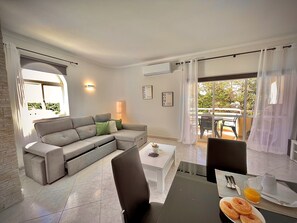 Living area - Albufeira Marina SOL With Pool by Homing (Albufeira)