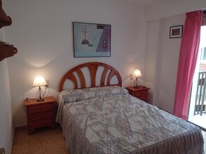 2 bedrooms, iron/ironing board, bed sheets - Xeracsol III, 12 Solo Familias ! (Xeraco Playa)