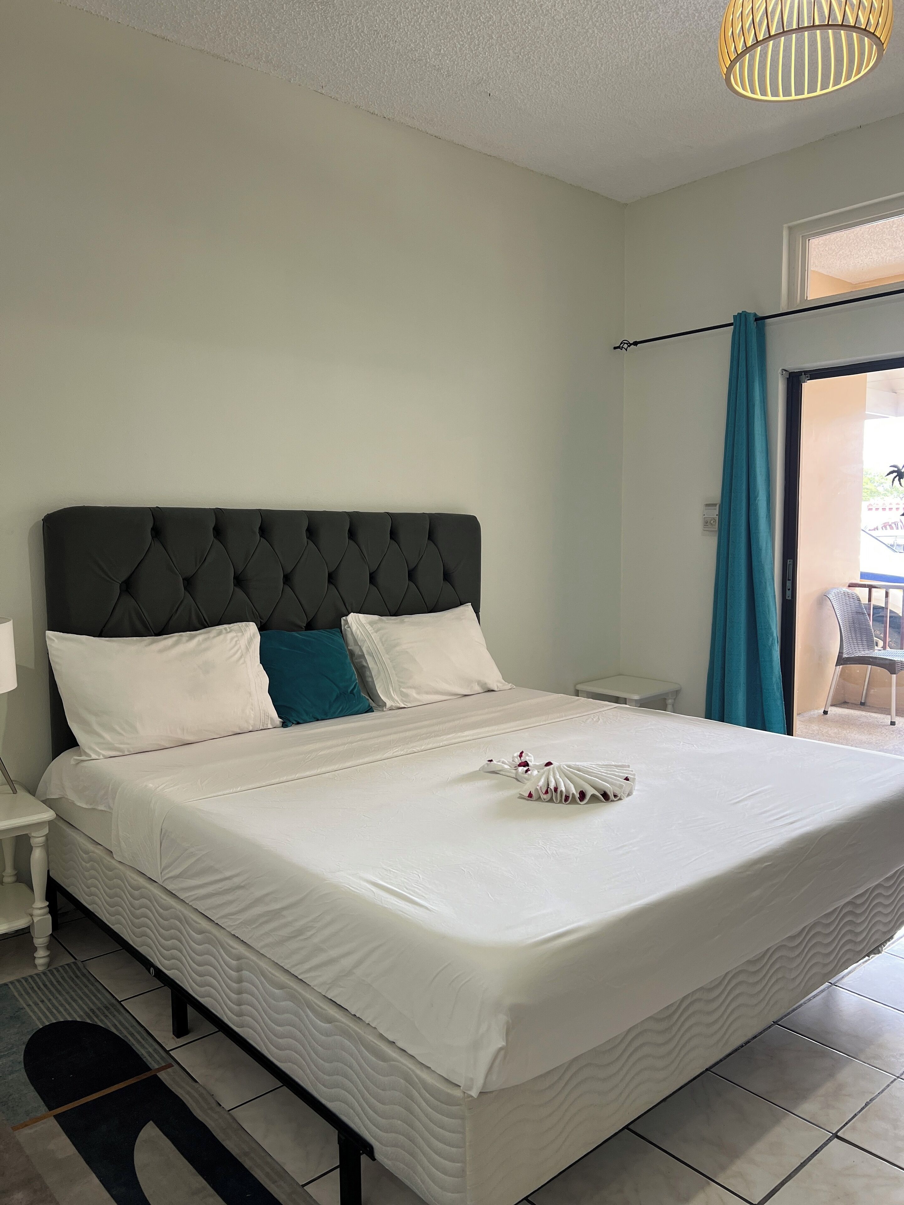 經濟客房, 部分海景 | 書桌、筆電工作空間、熨斗/熨衣板、免費無線上網