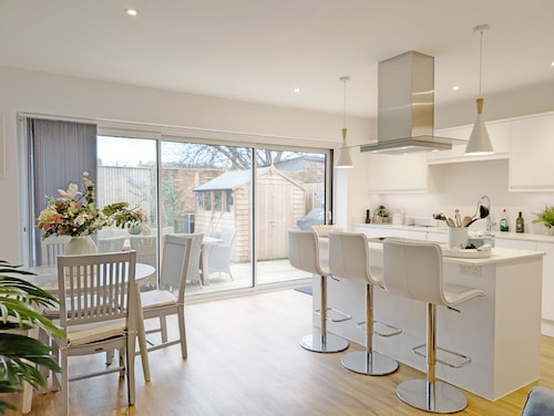 Charles Street - Petersfield -  a town house that sleeps 4 guests  in 2 bedrooms