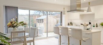 Charles Street - Petersfield -  a town house that sleeps 4 guests  in 2 bedrooms