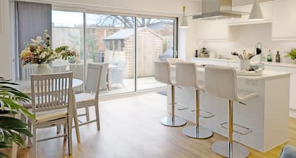 Charles Street - Petersfield - a town house that sleeps 4 guests in 2 bedrooms