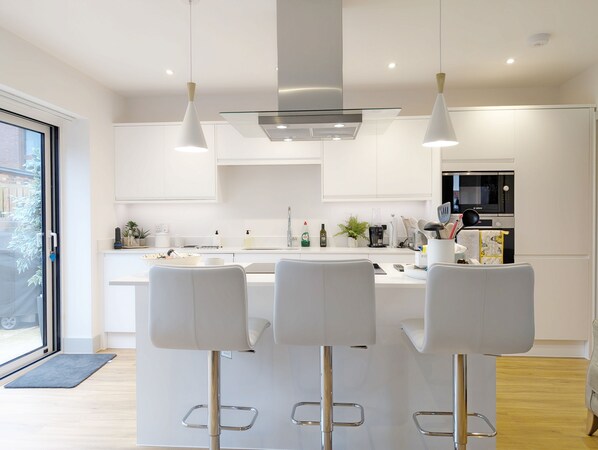 Fridge, microwave, dishwasher, toaster