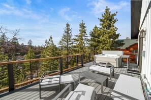 Tina de hidromasaje al aire libre