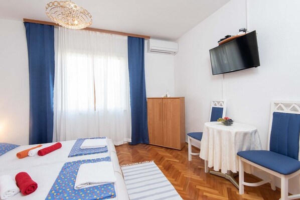 1 bedroom, WiFi, bed sheets