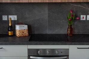 Fridge, oven, dishwasher, coffee/tea maker