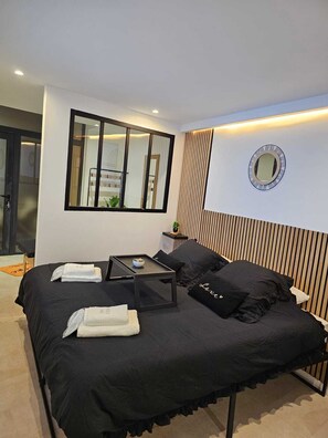 1 chambre, fer et planche à repasser, Wi-Fi gratuit, draps fournis