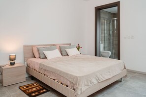 2 habitaciones, escritorio, tabla de planchar con plancha y wifi 