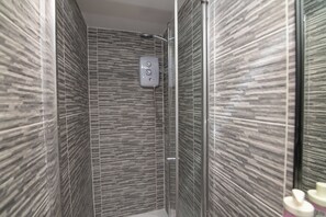 Dusche, Handtücher, Toilettenpapier