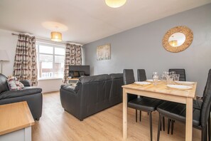 Interior - Luxury Apt with 2 bathrooms n Free Parking (West Bromwich)