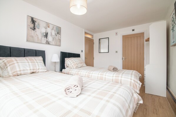 2 chambres, fer et planche à repasser, Wi-Fi, draps fournis