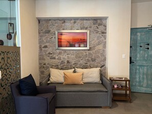 Apartment | Living area | TV - Castello di Carlo - Loft Carlo III (Val'Quirico)