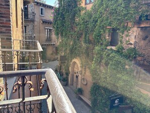 Apartment | Property grounds - Castello di Carlo - Loft Carlo III (Val'Quirico)