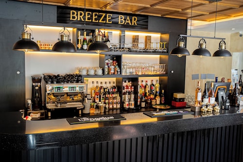 BREEZE HOTEL