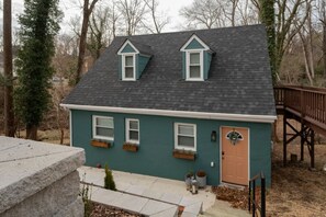 Exterior - *Whole House* | 4-BR Home | 2 Kitchens + Free WiFi (Lynchburg)