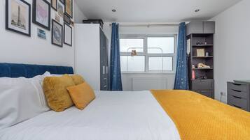 2 bedrooms, iron/ironing board, internet, bed sheets