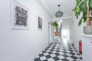 Interior - 2-Bed Apartment Steps from Muswell Hill (Greater London)