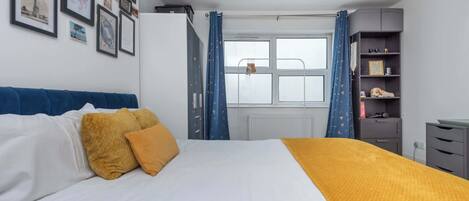 2 bedrooms, iron/ironing board, internet, bed sheets