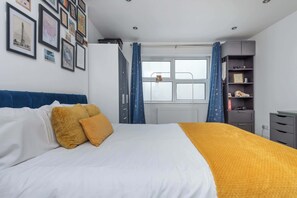 2 bedrooms, iron/ironing board, internet, bed sheets - 2-Bed Apartment Steps from Muswell Hill (Greater London)