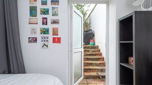 2 quartos, ferros/tábuas de passar roupa, acesso à internet